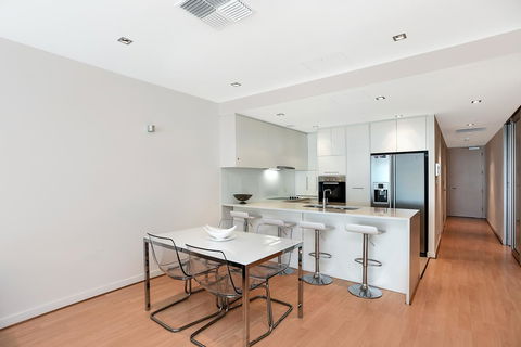 Breeze Beachfront Apartment - Holiday Find 10