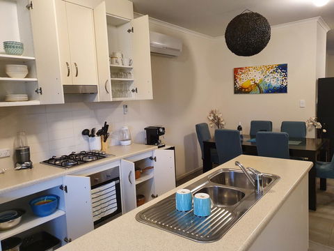 Explore Adelaide, Gawler, The Barossa And Clare Valleys All-in-one - Holiday Find 7