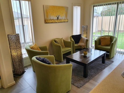 Explore Adelaide, Gawler, The Barossa And Clare Valleys All-in-one - Holiday Find 1