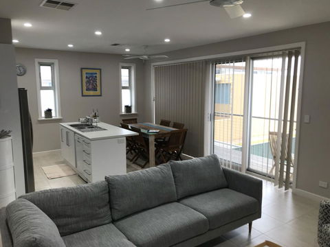 Elandra Holiday Home - Holiday Find 5