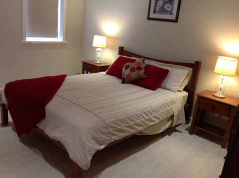 Elandra Holiday Home - Holiday Find 10
