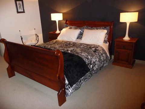 Country Bakehouse Accommodation - Holiday Find 11