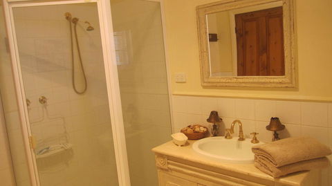 Gainsborough Cottage - Holiday Find 8