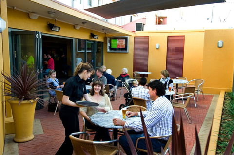 Loxton Community Hotel Motel - Holiday Find 13