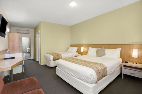 Adelaide Road Motor Lodge - Holiday Find 15