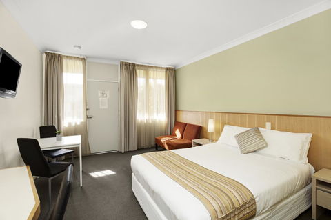 Adelaide Road Motor Lodge - Holiday Find 17