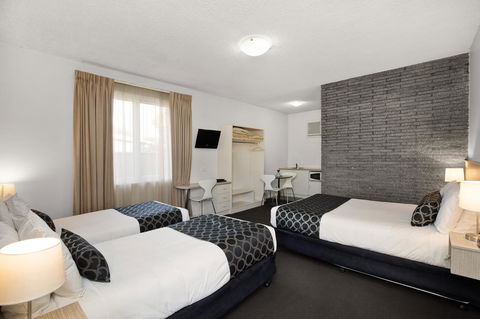 Adelaide Road Motor Lodge - Holiday Find 20
