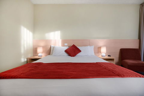 Adelaide Road Motor Lodge - Holiday Find 9
