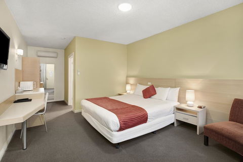 Adelaide Road Motor Lodge - Holiday Find 10