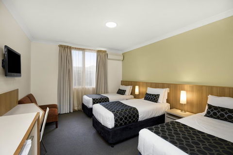 Adelaide Road Motor Lodge - Holiday Find 12