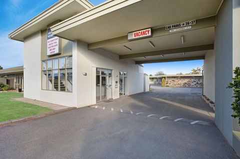 Adelaide Road Motor Lodge - Holiday Find 6
