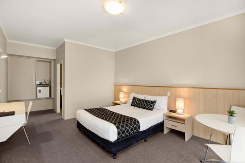 Adelaide Road Motor Lodge - Holiday Find 32