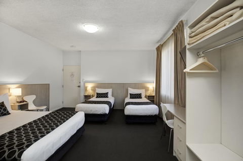 Adelaide Road Motor Lodge - Holiday Find 19