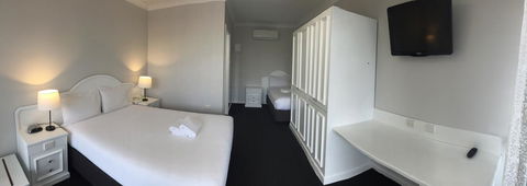 Hilton Beachfront Motel - Holiday Find 39