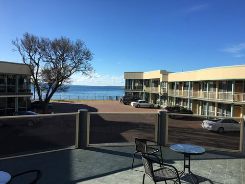 Hilton Beachfront Motel - Holiday Find 22