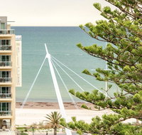 Beachside luxury  comfort ocean views in Glenelg - Holiday Find