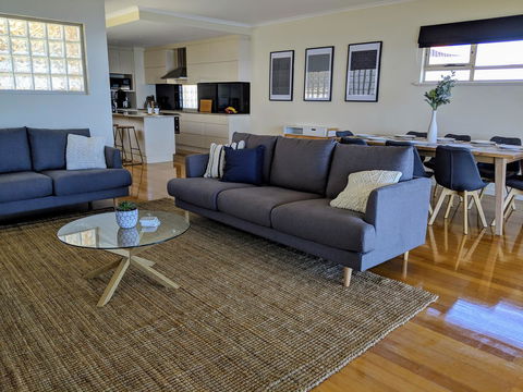Ochre Point Beach House On Moana Seafront - Holiday Find 1