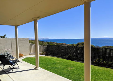 Ochre Point Beach House On Moana Seafront - Holiday Find 17