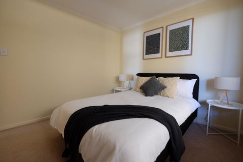 Ochre Point Beach House On Moana Seafront - Holiday Find 14