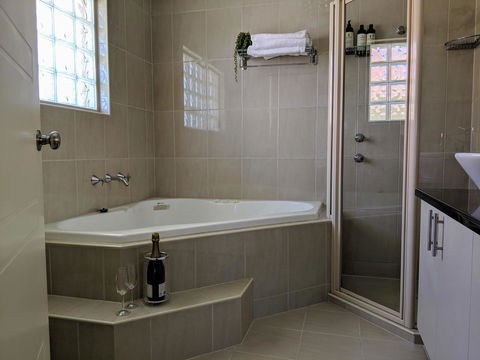 Ochre Point Beach House On Moana Seafront - Holiday Find 9