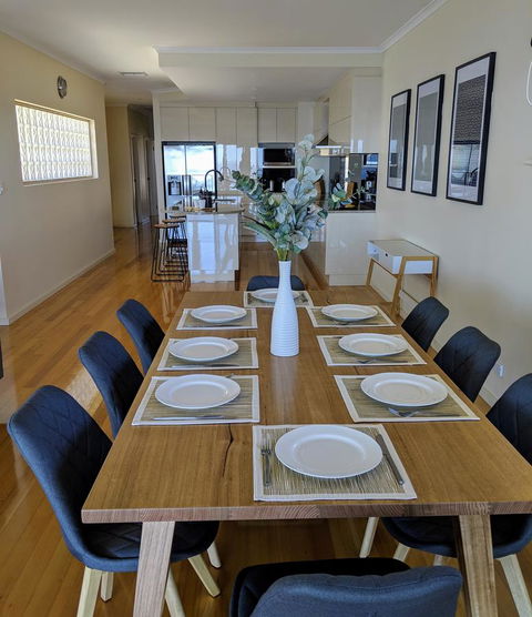 Ochre Point Beach House On Moana Seafront - Holiday Find 3