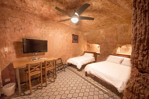The Underground Motel - Holiday Find 8