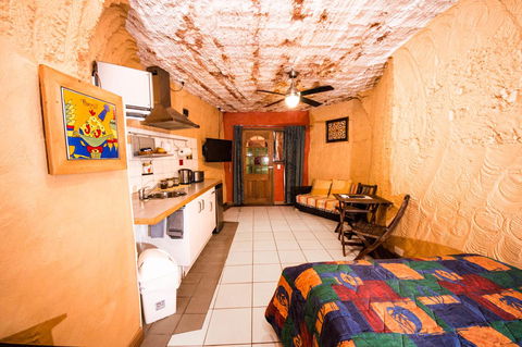 The Underground Motel - Holiday Find 18