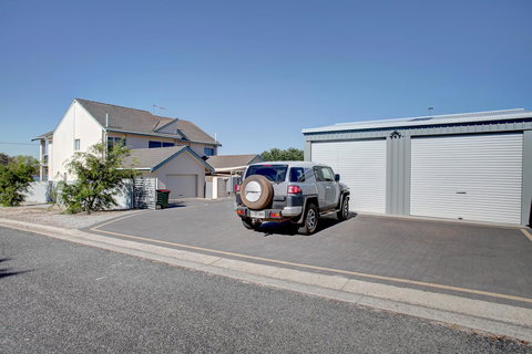 Bay Bliss - Holiday Find 6