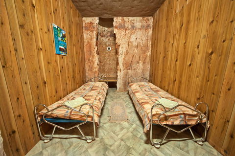 Radeka Downunder Underground Motel - Holiday Find 6