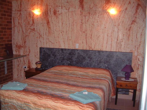 Radeka Downunder Underground Motel - Holiday Find 1