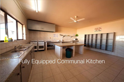 Radeka Downunder Underground Motel - Holiday Find 12