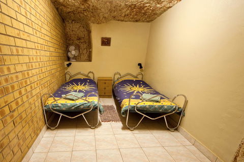 Radeka Downunder Underground Motel - Holiday Find 5