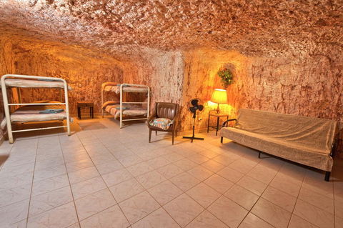 Radeka Downunder Underground Motel - Holiday Find 4