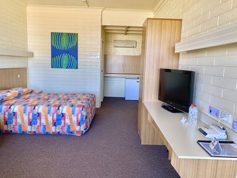 Opal Inn Hotel, Motel, Caravan Park - Holiday Find 33