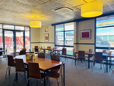 Opal Inn Hotel, Motel, Caravan Park - Holiday Find 28