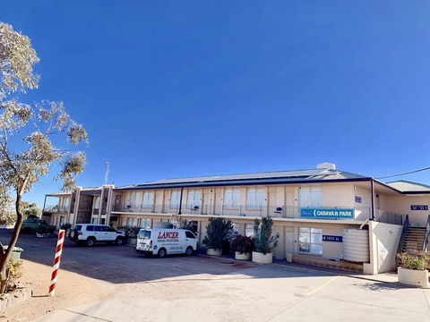 Opal Inn Hotel, Motel, Caravan Park - Holiday Find 36