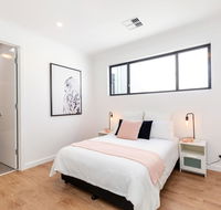 Brand new affordable luxury 3 bedroom 3 bathrooms house close to Adelaide city Chinatown beach Adelaide Airport - Holiday Find