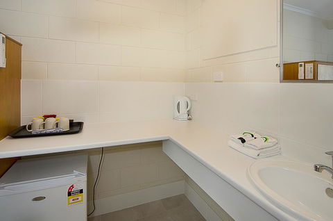 Victor Harbor City Inn - Holiday Find 19