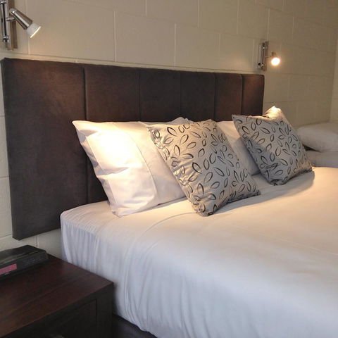 Victor Harbor City Inn - Holiday Find 29