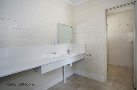 Victor Harbor City Inn - Holiday Find 14