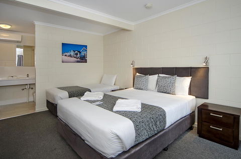 Victor Harbor City Inn - Holiday Find 18