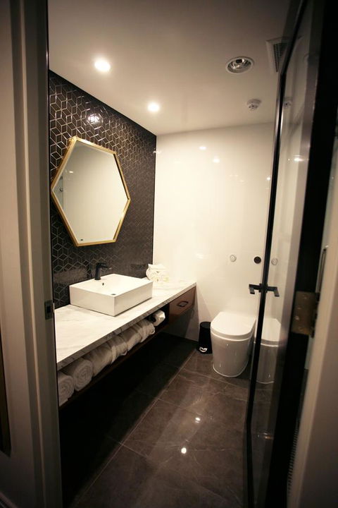 Ellen Hotel - Holiday Find 18