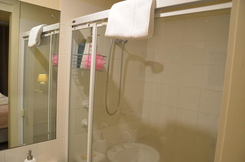 ADELAIDE CENTRAL APARTMENT - 3BR, 2BATH & CARPARK - Holiday Find 18