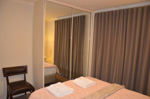 ADELAIDE CENTRAL APARTMENT - 3BR, 2BATH & CARPARK - Holiday Find 12