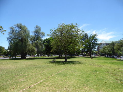 ADELAIDE CENTRAL APARTMENT - 3BR, 2BATH & CARPARK - Holiday Find 31