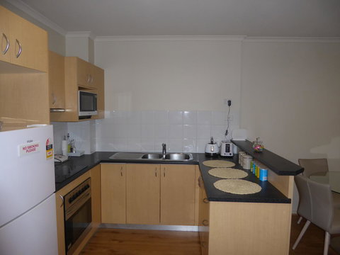 ADELAIDE CENTRAL APARTMENT - 3BR, 2BATH & CARPARK - Holiday Find 5