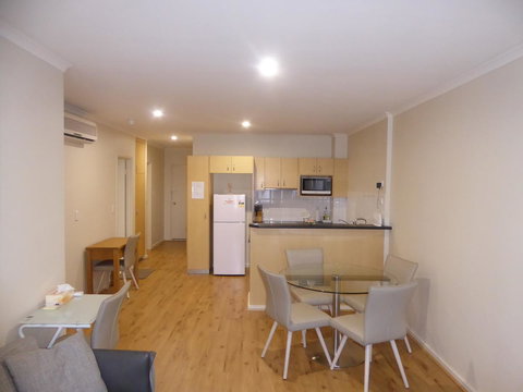 ADELAIDE CENTRAL APARTMENT - 3BR, 2BATH & CARPARK - Holiday Find 8