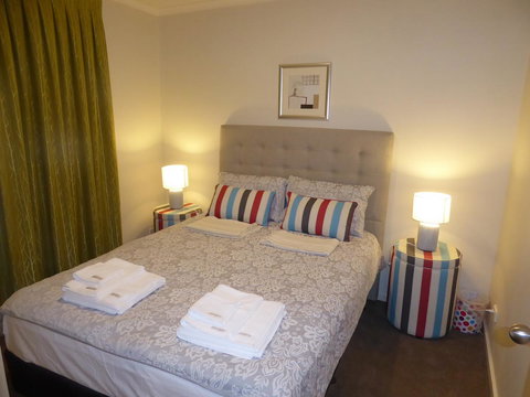 ADELAIDE CENTRAL APARTMENT - 3BR, 2BATH & CARPARK - Holiday Find 15