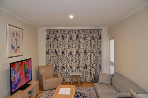 ADELAIDE CENTRAL APARTMENT - 3BR, 2BATH & CARPARK - Holiday Find 1