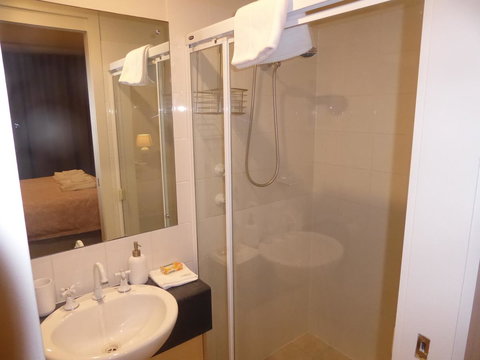 ADELAIDE CENTRAL APARTMENT - 3BR, 2BATH & CARPARK - Holiday Find 14